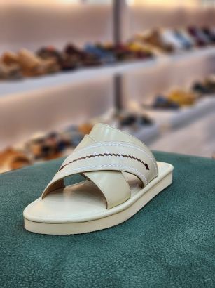 صورة شرقي اكس مطرز